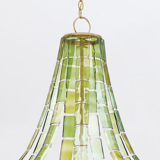 elegantna zelena sklenena lustra recyklovana vinova flasa vinaren mediteranska klasicka velka lampa vysoka svetlost bistro vintage jedalen kuchyna vila zamok restauracia quintesse.jpg